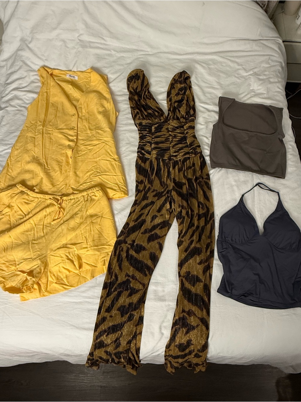 Clothing Bundle Size L ft. Showpo Set